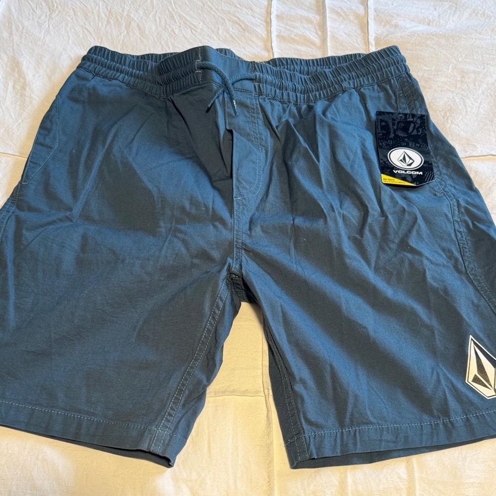 NWT Volcom shorts